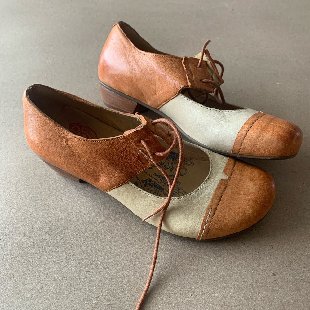 Brako Anatomic Collection Made in Spain Two Tone Leather Mary Janes Size 35 (5)